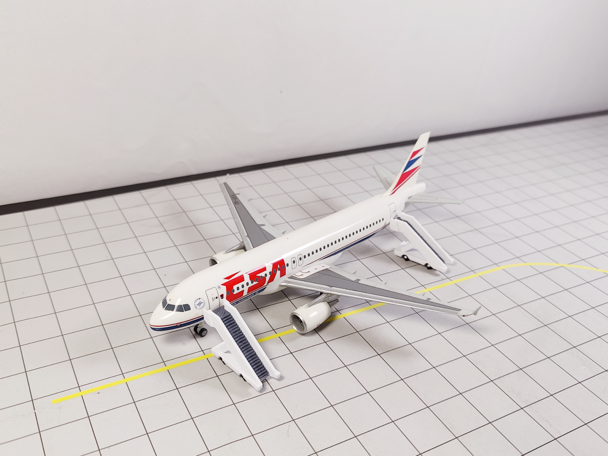 4x Narrowbody Aircraft Stairs Airport GSE Vehicles 1:200 Scale Diorama
