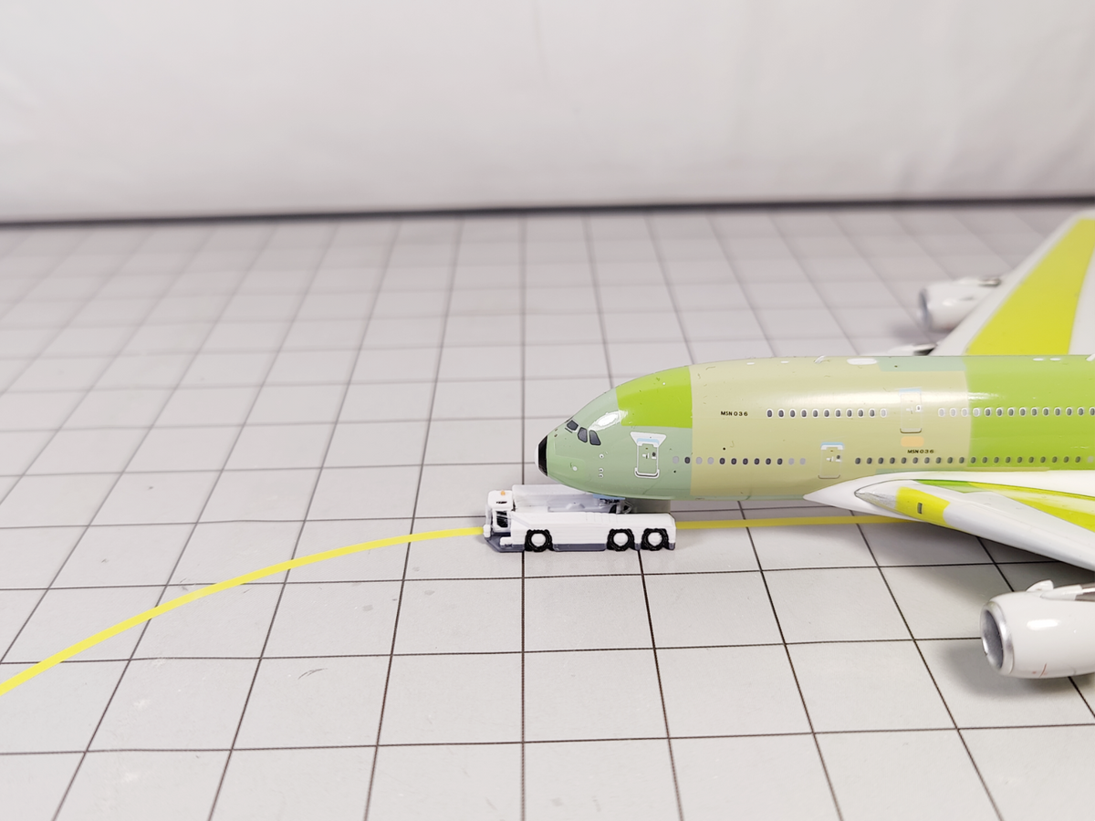 Aircraft Pushback Tugs (8x Twin Axle) Airport GSE White Models 1:400 Diorama