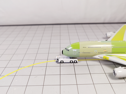 Aircraft Pushback Tugs (8x Twin Axle) Airport GSE White Models 1:400 Diorama