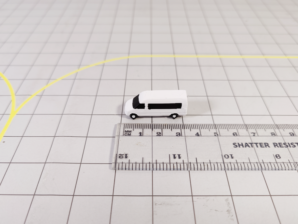 5x White Airport Crew Minibuses/Vans GSE Vehicles Models 1:200 Scale Diorama