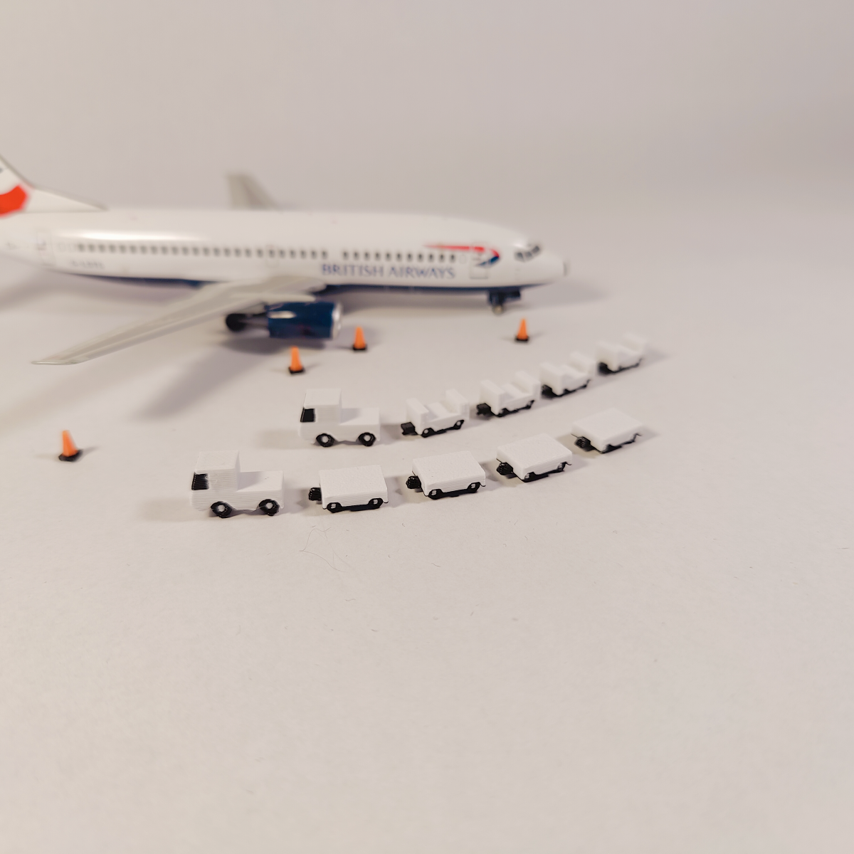 4x White Dolly Tug & ULD/Baggage Trailers Airport GSE Vehicle Models 1:200 Scale (Blank)