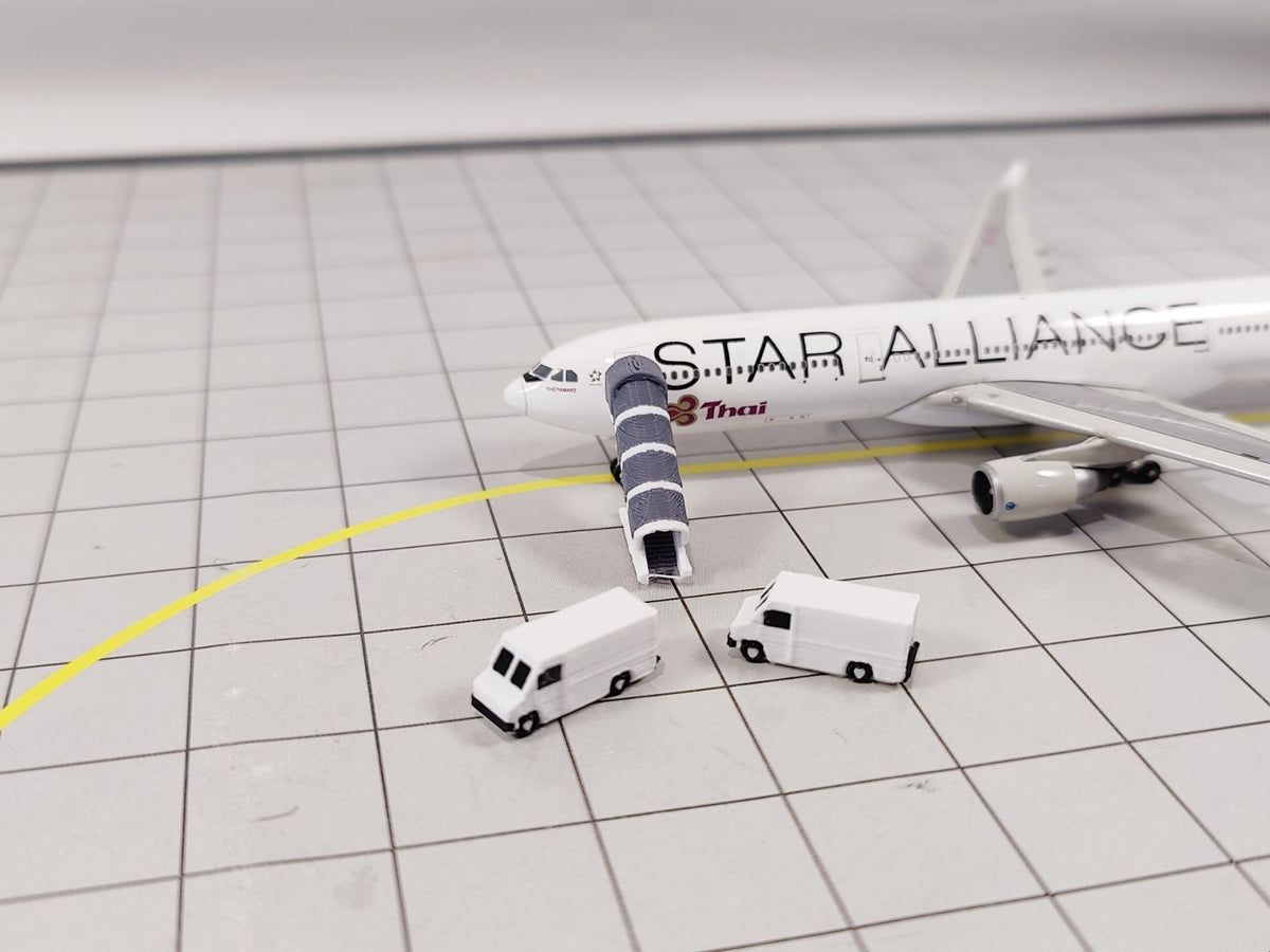 10x Courier Delivery Step Vans US Style Airport GSE Vehicles 1:400 Scale