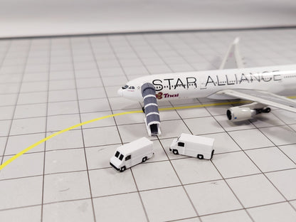 10x Courier Delivery Step Vans US Style Airport GSE Vehicles 1:400 Scale