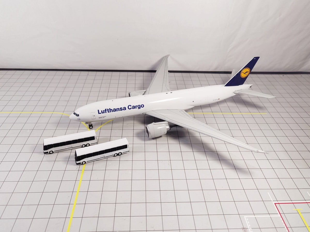 4x Greyhound Bus/Coach US style Airport GSE Vehicle Models 1:200 Scale Diorama