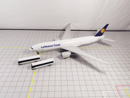 4x Greyhound Bus/Coach US style Airport GSE Vehicle Models 1:200 Scale Diorama