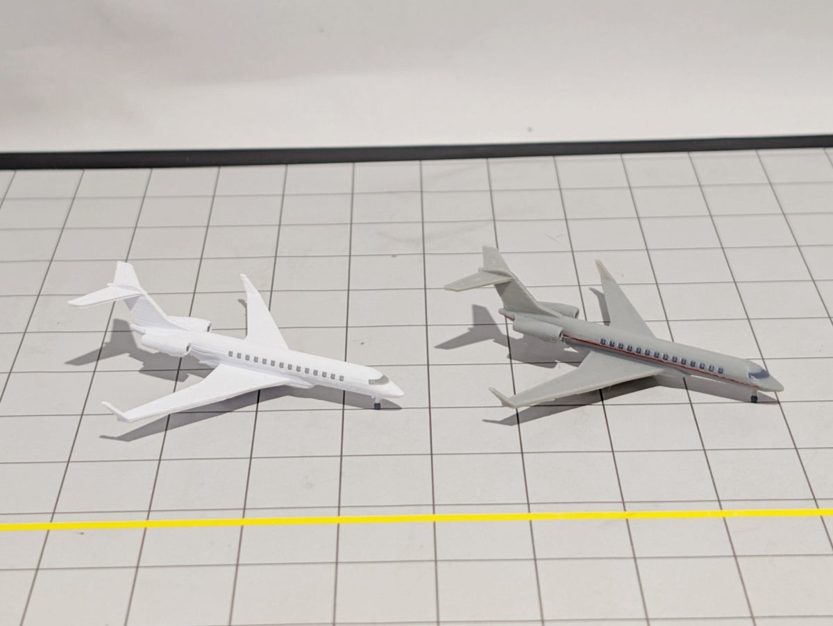 2x Bombardier Global 7500 Business Private Jet Models 1:500 Scale Diorama