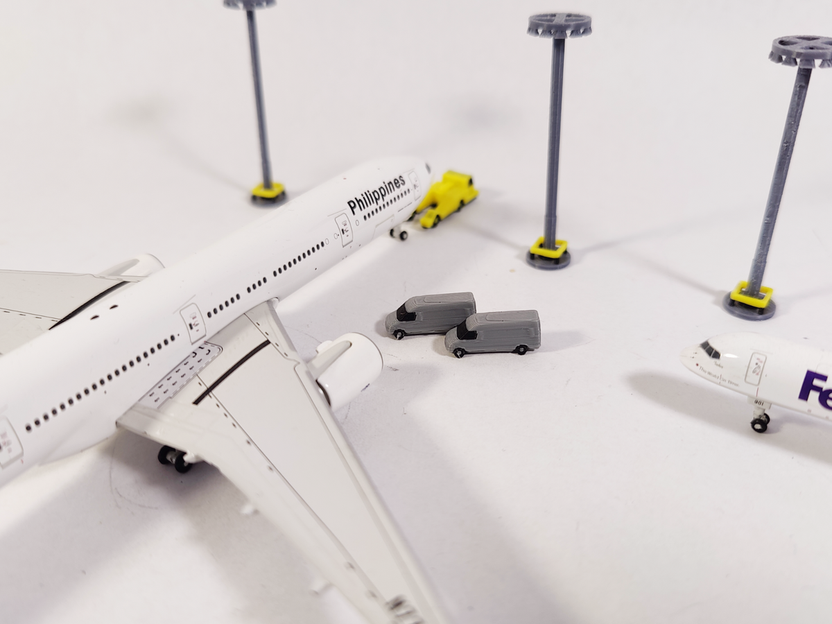 10x Courier Sprinter Vans Cargo Airport Aircraft Vehicles 1:400 Scale