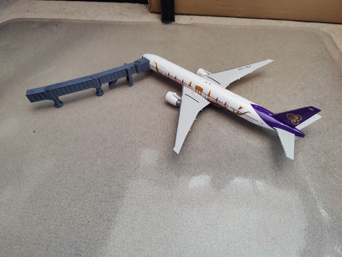 Widebody Air Jet Bridge Gate Grey/White/Black 1:200 Scale Airport Diorama