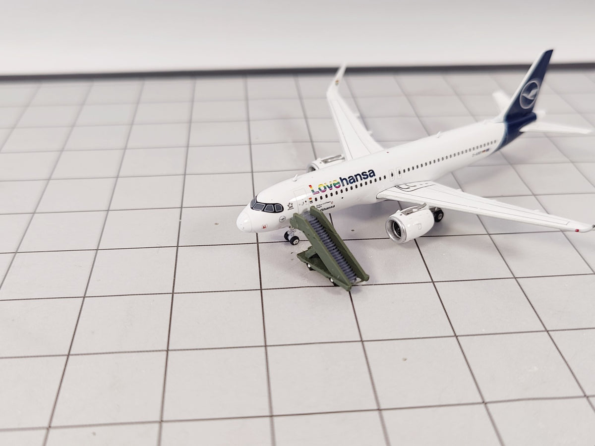 10x Narrowbody Aircraft Stairs Airport GSE Vehicles 1:400 Scale Diorama