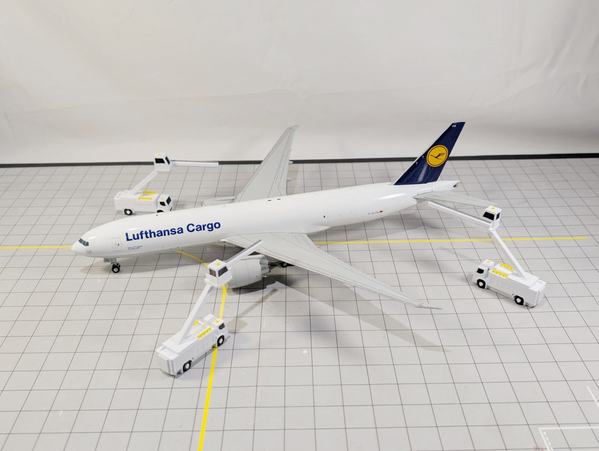 Aircraft De-icing Trucks (x4) Airport GSE Vehicles Diorama Scenery 1:200 Scale