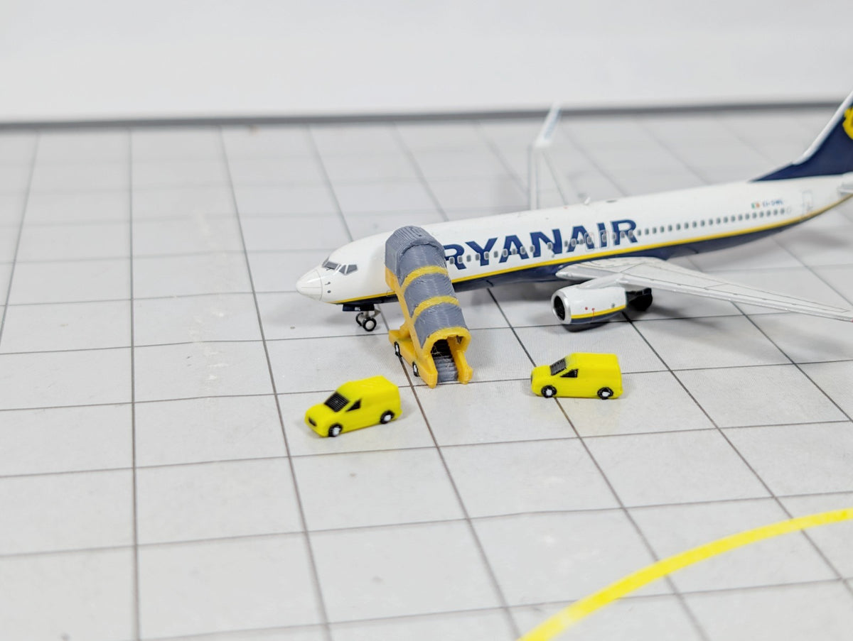 10x Small Engineering Vans Airport Aircraft Vehicles Models 1:400 Scale - Yellow