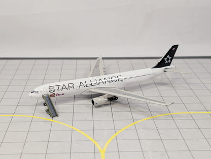 10x Widebody Aircraft Stairs Airport GSE Vehicles 1:400 Scale Diorama