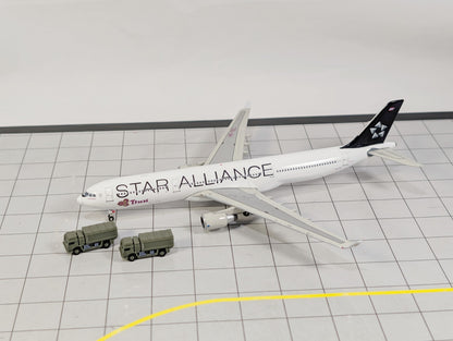 Military Transport Trucks (x8) Airport GSE Army Vehicles 1:400 Scale Diorama