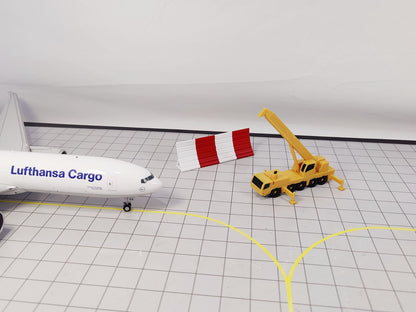 2x Crane Truck Airport Construction Site GSE Vehicle Scenery Models 1:200 Scale