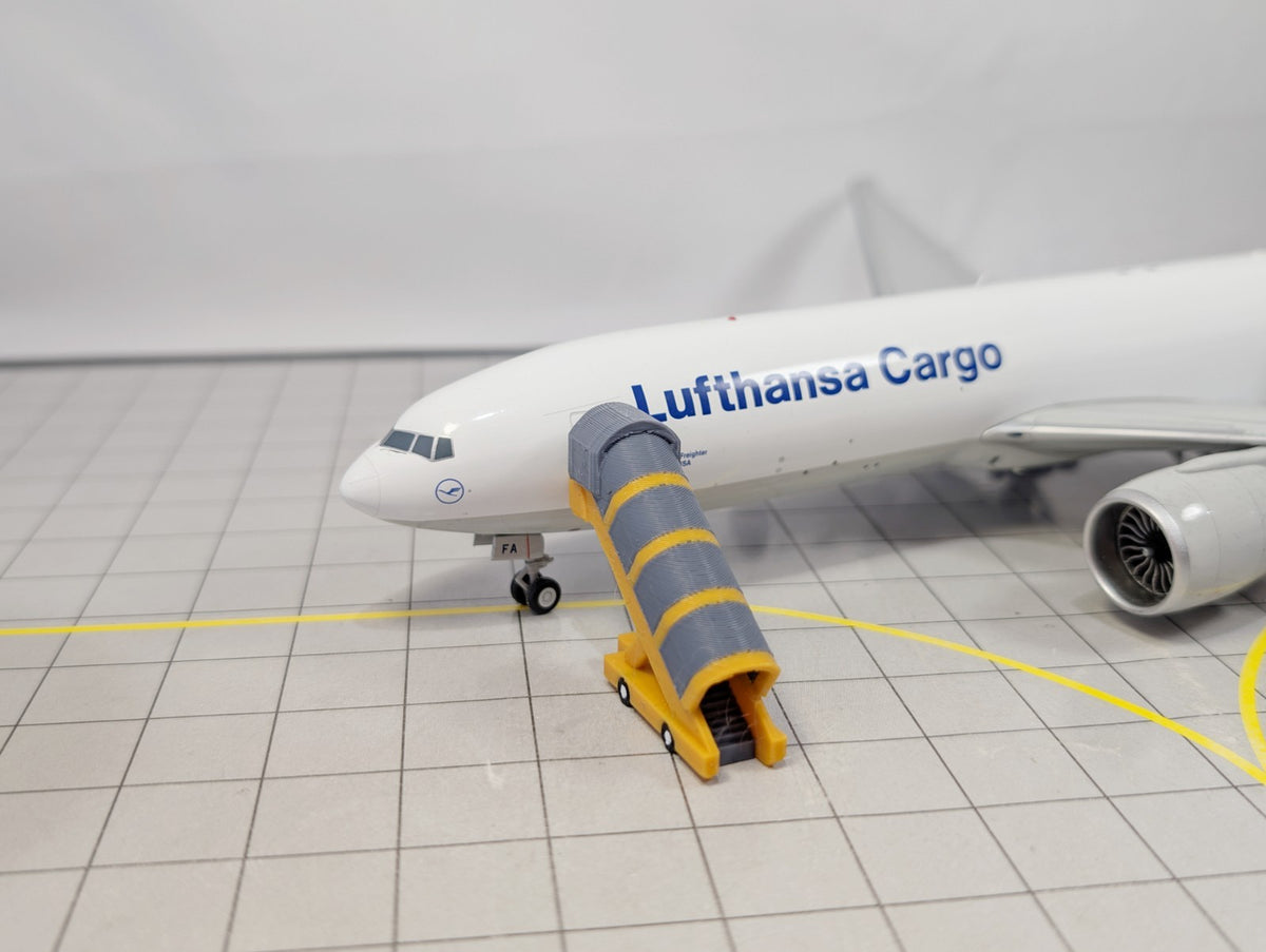 4x Widebody Covered Aircraft Stairs Airport GSE Models 1:200 Scale Diorama
