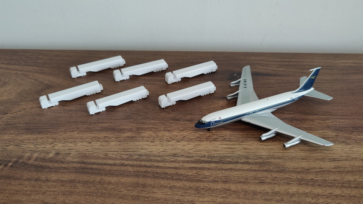 6x Fuel Bowser Trucks Airport GSE Ground Service Equipment 1:400 Scale Diorama (Blank)
