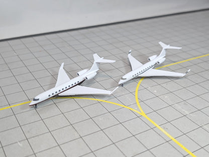 2x Gulfstream G700 Business Private Jet 1:400 Scale Models Airport Diorama
