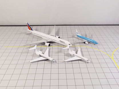 2x Gulfstream G650 Business Private Jet Models Painted Liveries 1:400 Scale