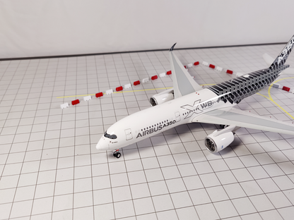40x Red & White Airport Block Fences Aircraft Taxiway/Apron Models 1:200 Scale