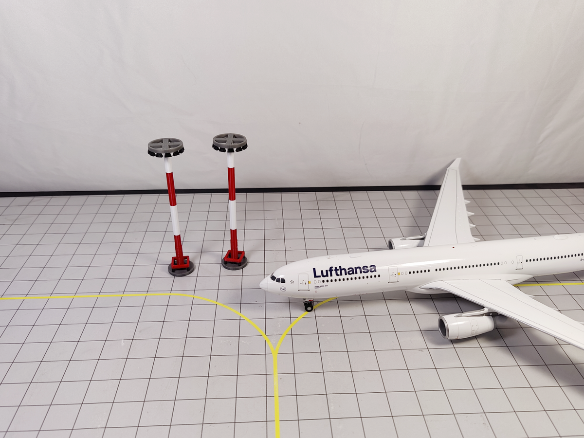 Airport Floodlights x10 Red/White Lights Building Models 1:200 Scale Diorama