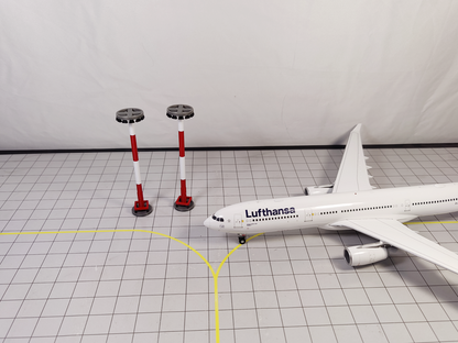 Airport Floodlights x10 Red/White Lights Building Models 1:200 Scale Diorama