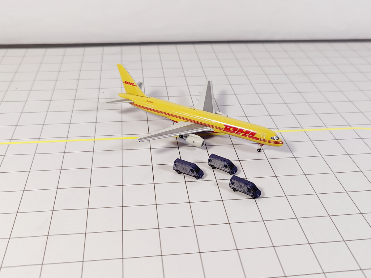 10x Courier Sprinter Vans Cargo Airport Aircraft Vehicles 1:400 Scale