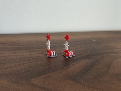 2x Red & White Small ILS Antenna Towers Aircraft Building Models 1:400 Scale