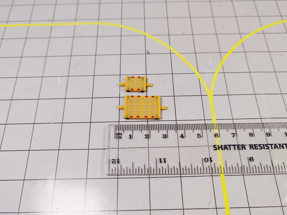 4x DHL Yellow Tug & Dolly ULD Cargo Trailers Airport GSE Models 1:200 Scale