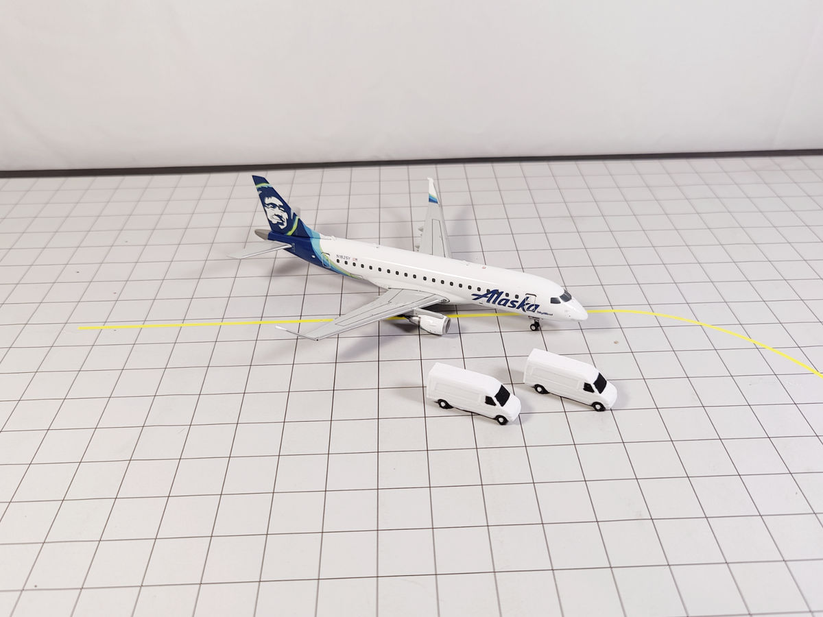 5x Courier Sprinter Vans Cargo Airport GSE Aircraft Vehicles 1:200 Scale