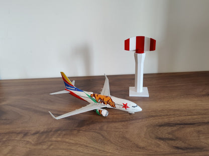 2x Red & White Small Airport Radar Towers Aircraft Building Models 1:200 Scale