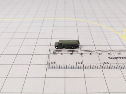 8x REFUELLING FUEL TRUCKS US Style Airport GSE Service Vehicles 1:400 Scale - Military Green