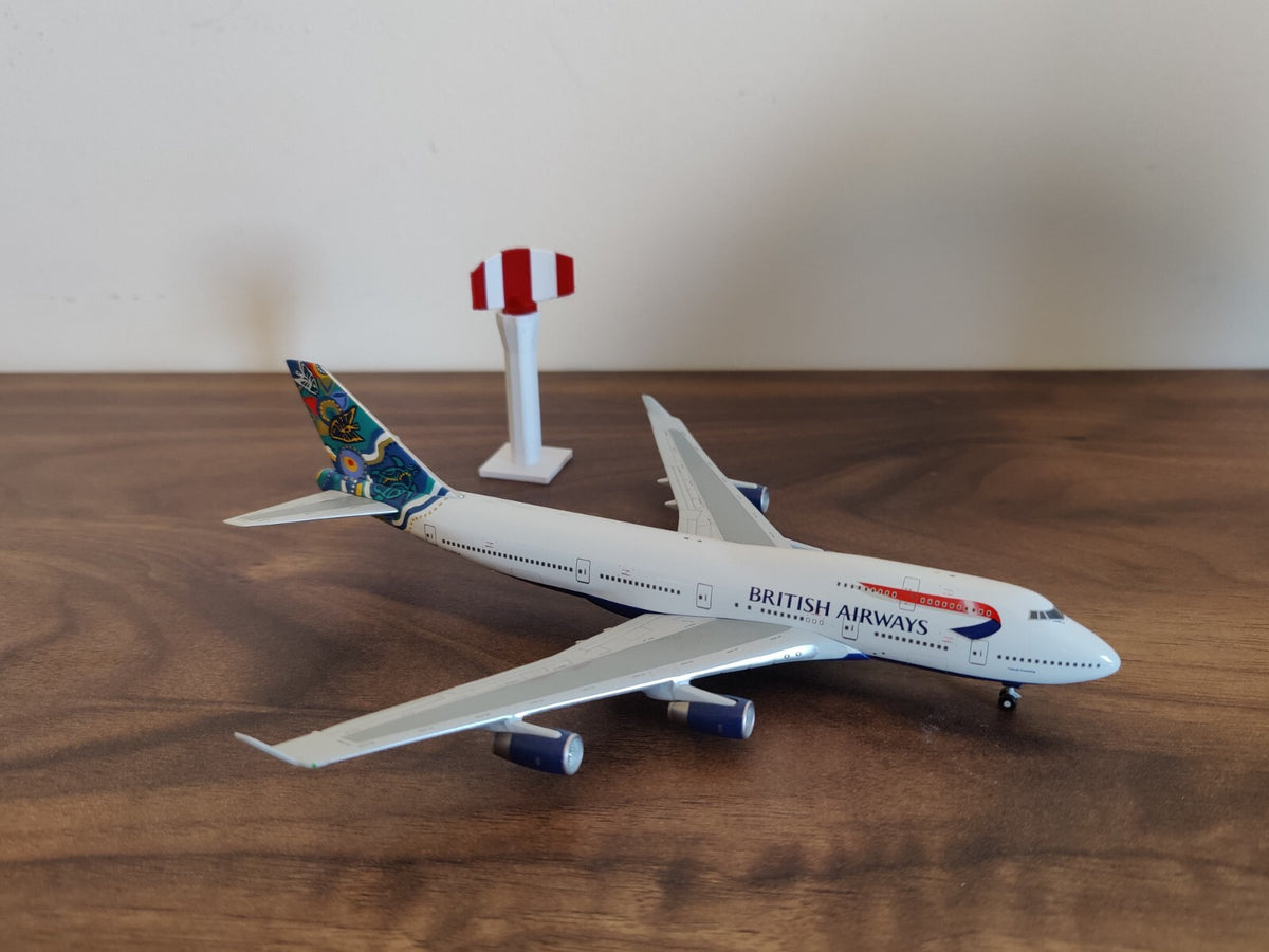 2x Red & White Small Airport Radar Towers Aircraft Building Models 1:400 Scale