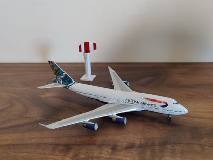 2x Red & White Small Airport Radar Towers Aircraft Building Models 1:400 Scale