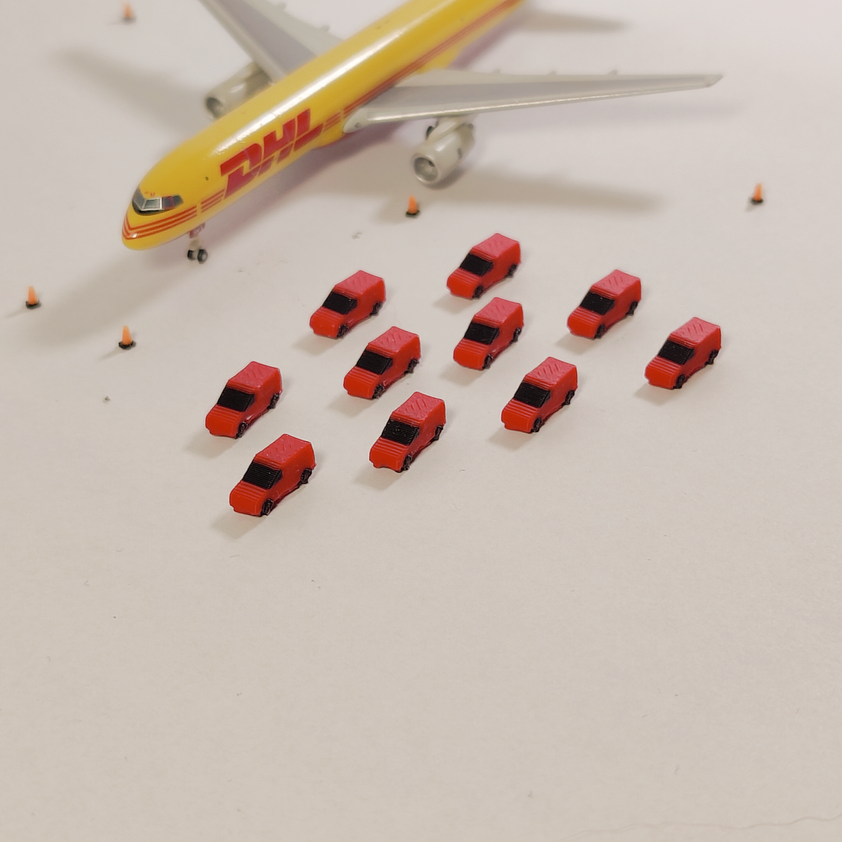 10x Small Engineering Vans Airport Aircraft Vehicles Models 1:400 Scale - Red (Post Van)