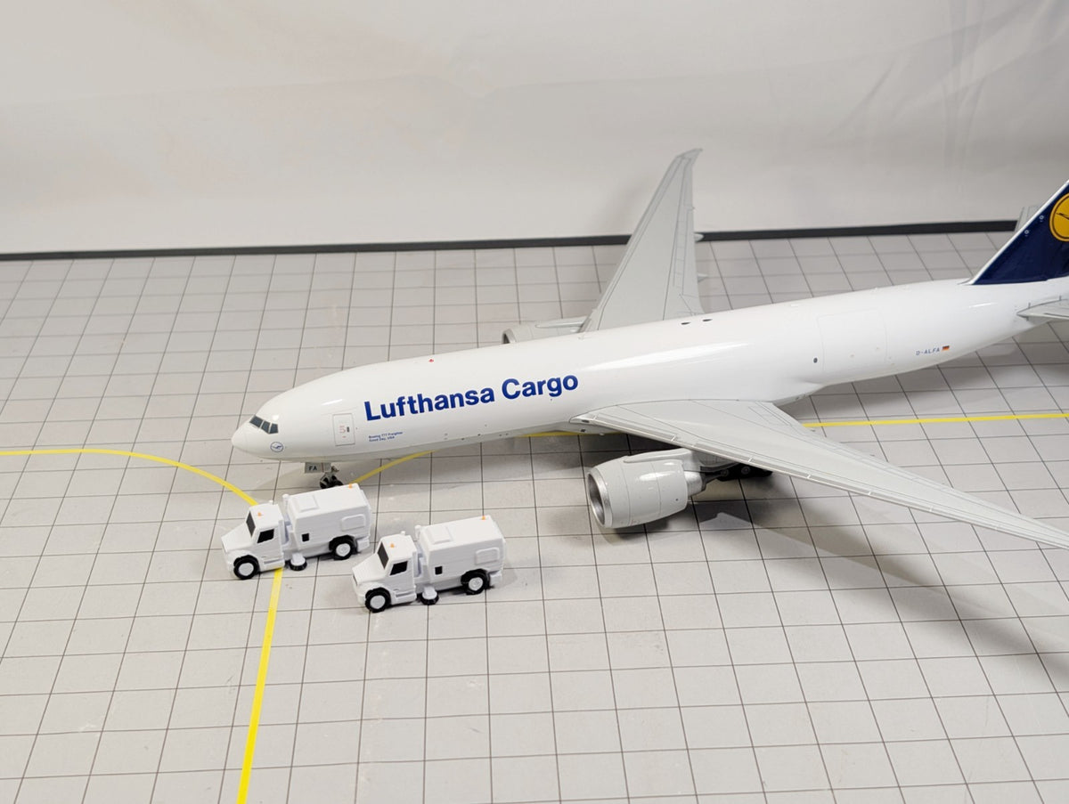 4x Airport Sweeper GSE Trucks Airport Vehicles 1:200 Scale Diorama