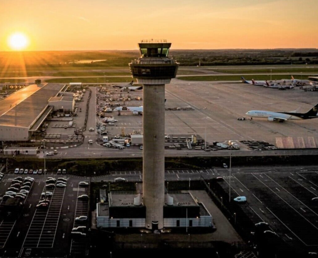 Airport ATC Air Traffic Control Tower Diorama Model 1:400 Scale White Stansted