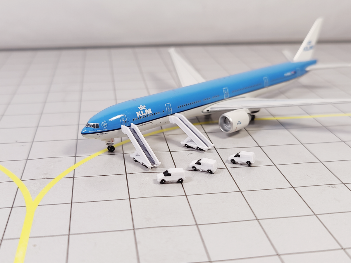 10x White Small Engineering Vans Airport GSE Vehicles Models 1:500 Scale Diorama
