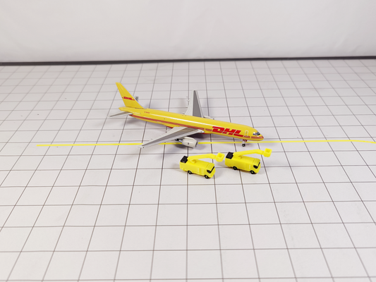 8x Yellow Aircraft De-icing Trucks GSE Ground Vehicle Models 1:400 Scale Diorama