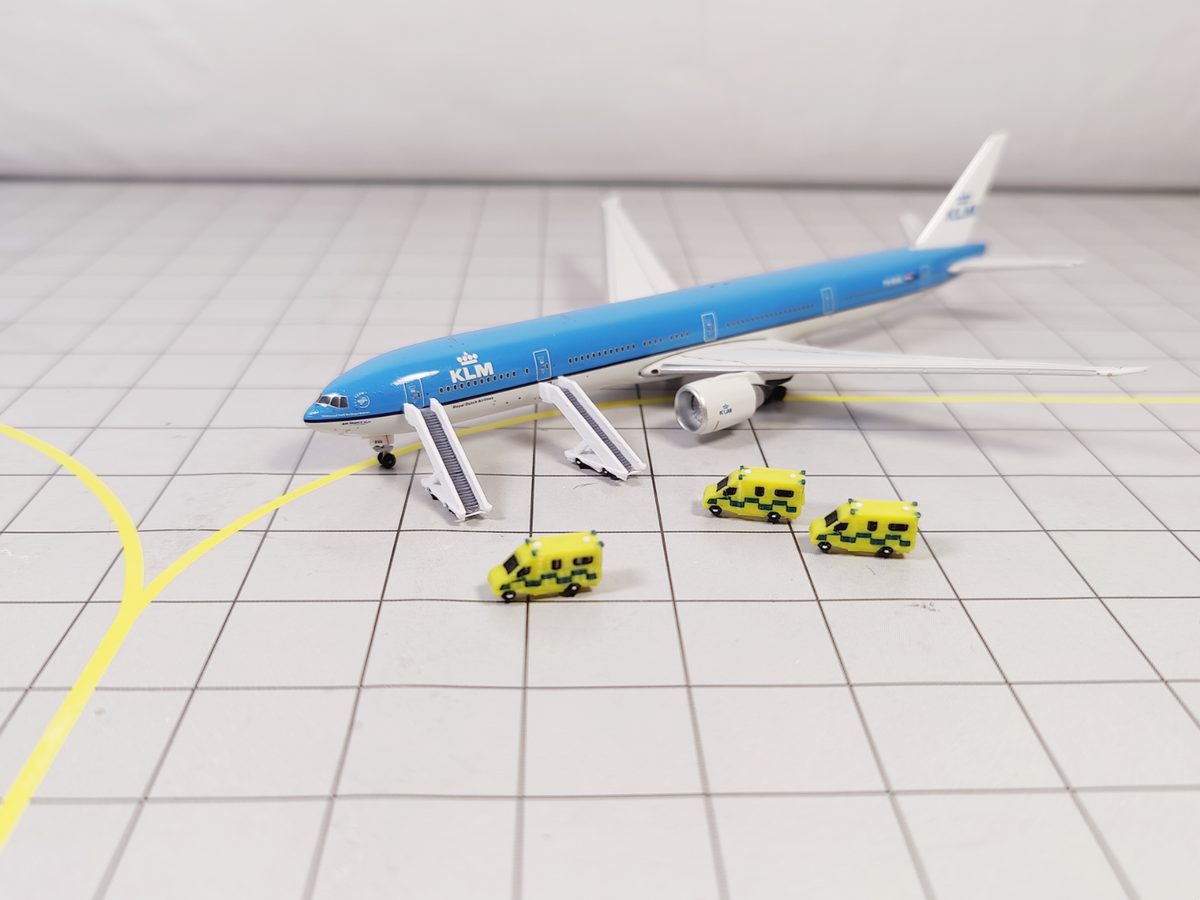 10x Ambulances Airport Emergency Vehicles Scenery GSE Models 1:500 Scale Diorama