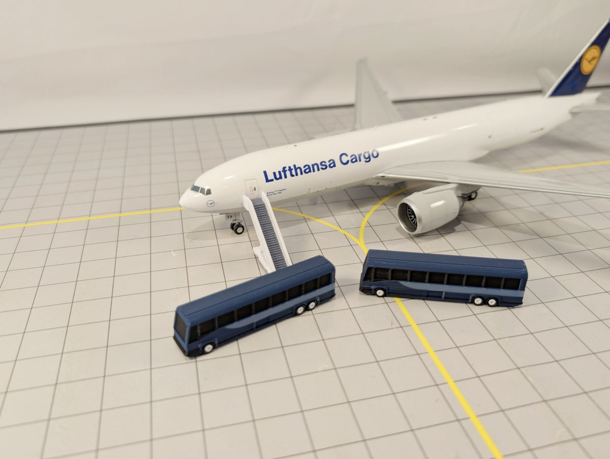4x Greyhound Bus/Coach US style Airport GSE Vehicle Models 1:200 Scale Diorama