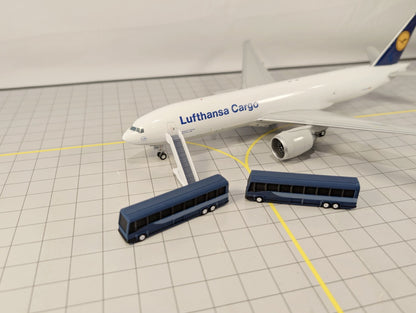 4x Greyhound Bus/Coach US style Airport GSE Vehicle Models 1:200 Scale Diorama