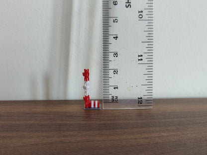 2x Red & White Small ILS Antenna Towers Aircraft Building Models 1:400 Scale