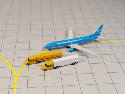 6x Yellow Trucks Airport GSE Vehicles 1:500 Scale Diorama (US style - Rotating)