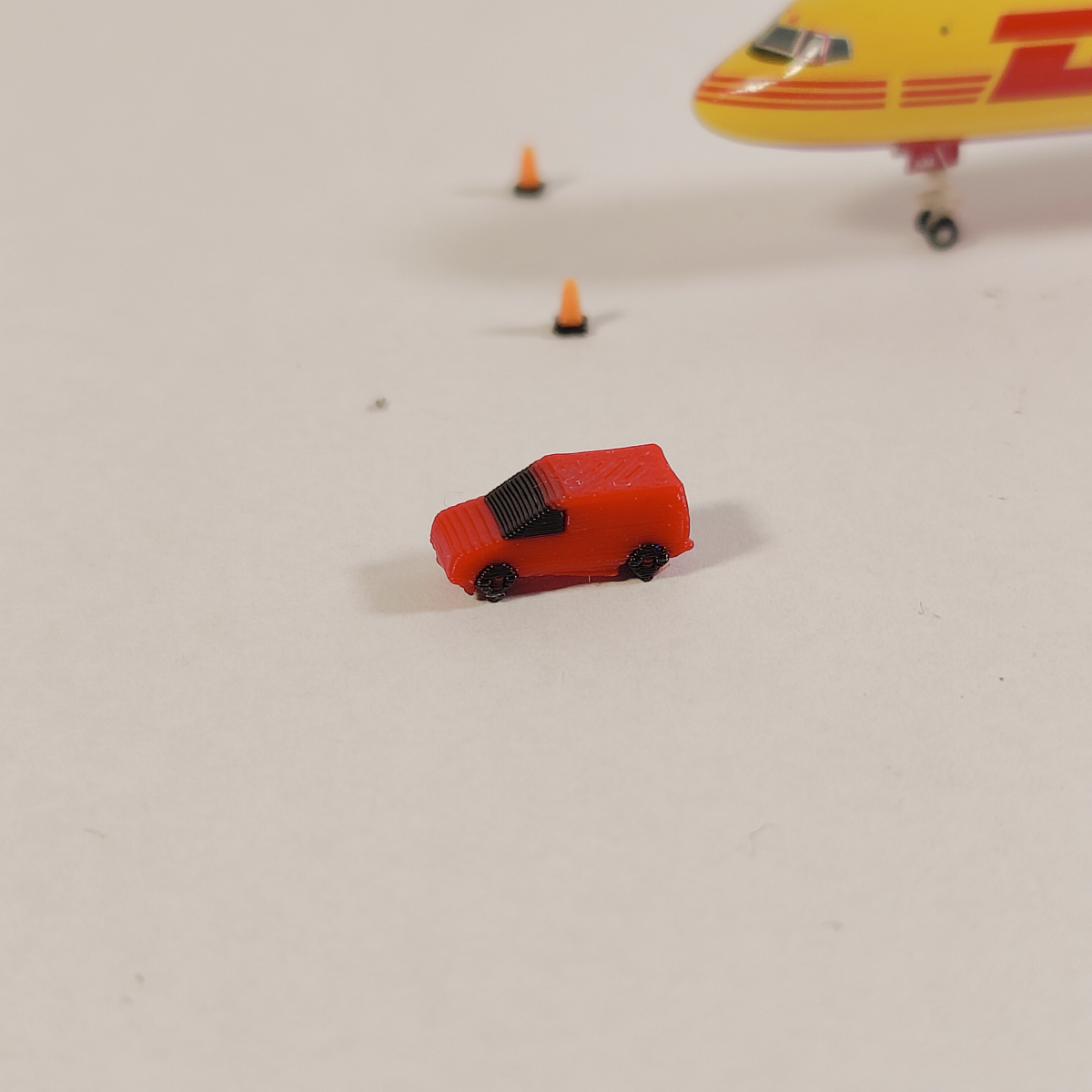 10x Small Engineering Vans Airport Aircraft Vehicles Models 1:400 Scale - Red (Post Van)