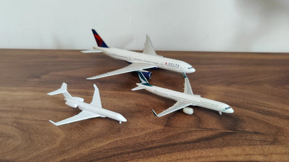 2x Bombardier Global 7500 Business Private Jet Model Scenery Diorama 1:400 Scale (Blank)
