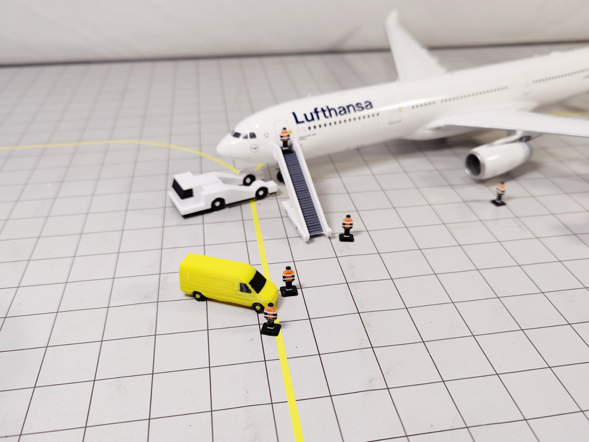 20x Airport Ground Crew/Staff People 1:200 Scale Diorama Aircraft GSE Models