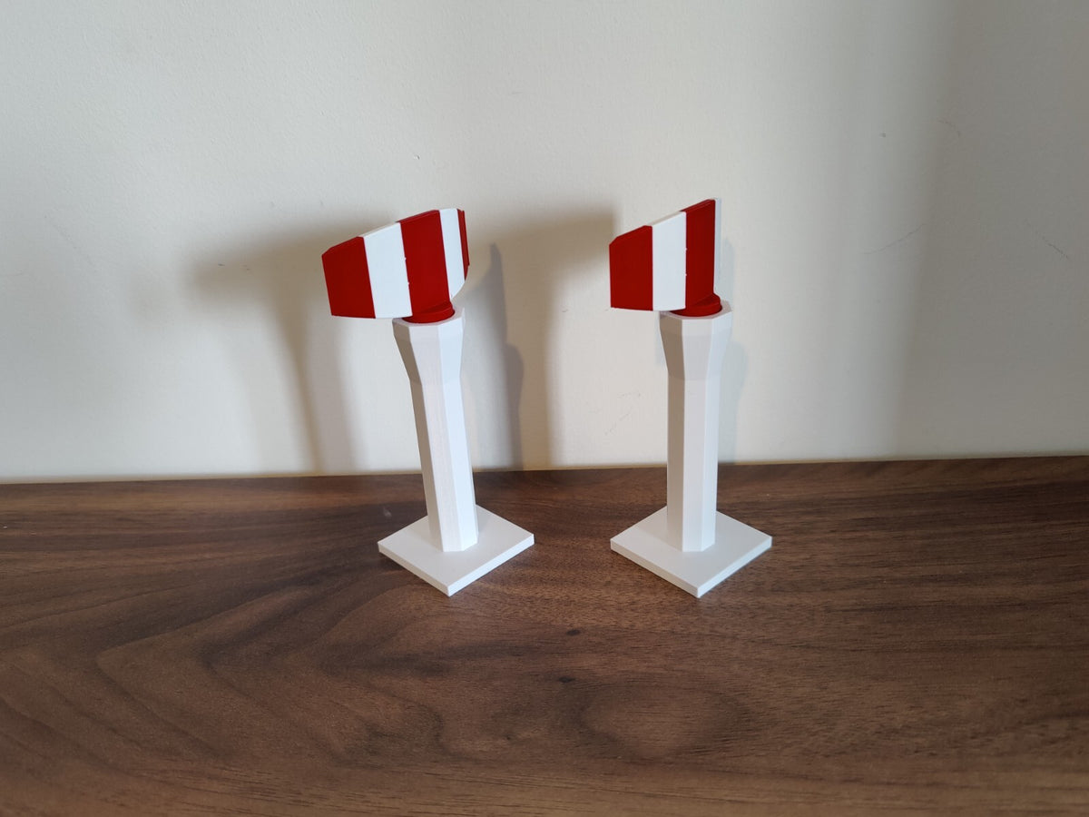 2x Red & White Small Airport Radar Towers Aircraft Building Models 1:200 Scale