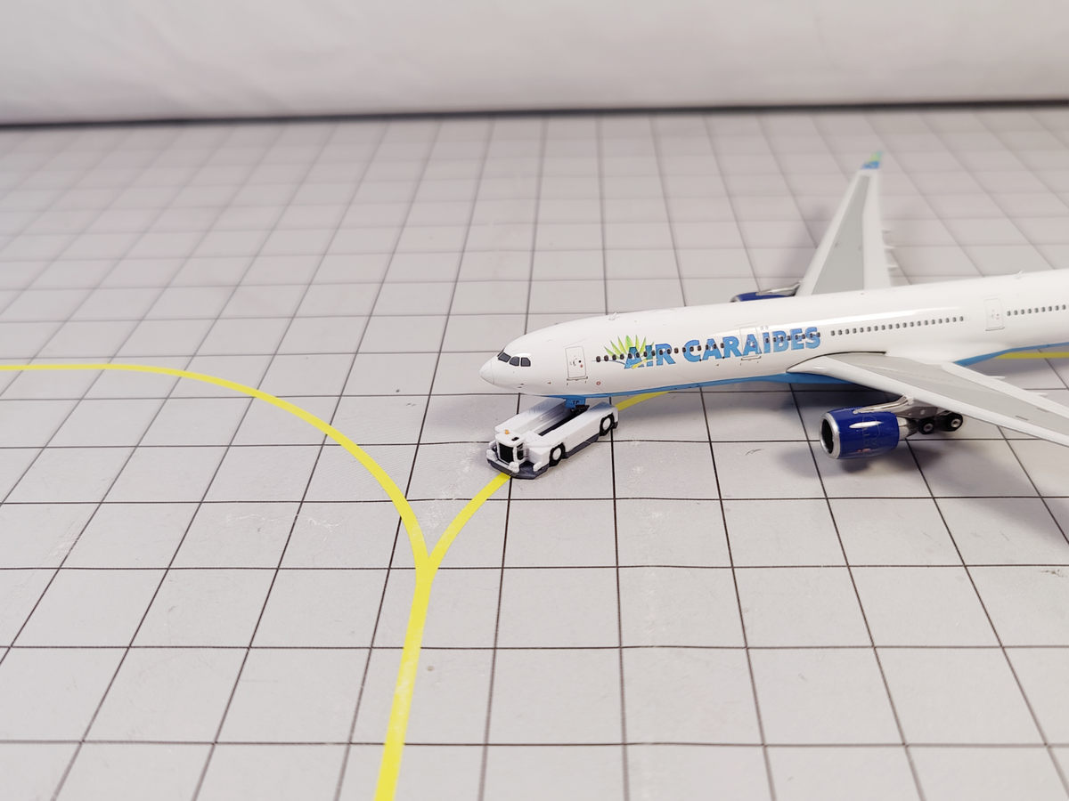 Aircraft Pushback Tugs 8x Widebody Airport GSE White Vehicle Model 1:400 Diorama