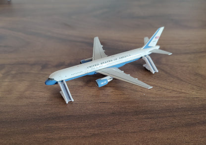10x Narrowbody Aircraft Stairs Airport GSE Vehicles 1:400 Scale Diorama