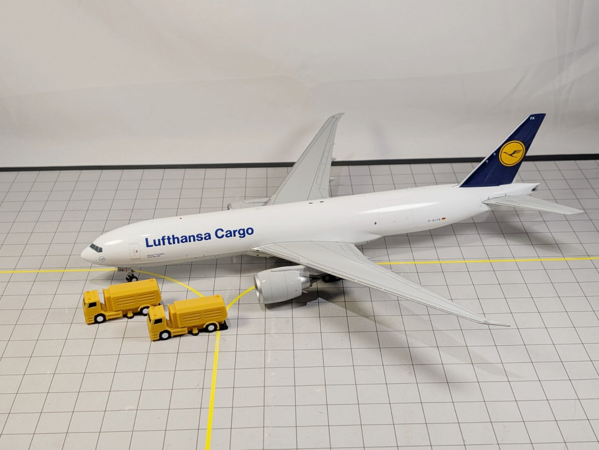 4x Airport Sweeper GSE Trucks Airport Vehicles 1:200 Scale Diorama
